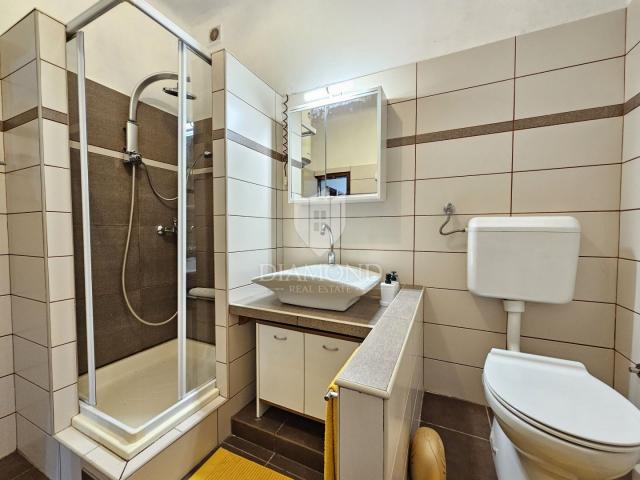 Kuća sa dva stana i velikim potencijalom-blizina centra