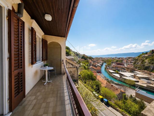 Kuća sa dva stana i velikim potencijalom-blizina centra