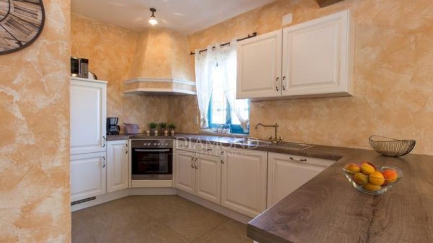 OTOK KRK, PREKRASNA VILLA S BAZENOM
