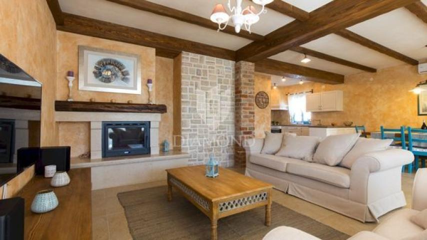 OTOK KRK, PREKRASNA VILLA S BAZENOM