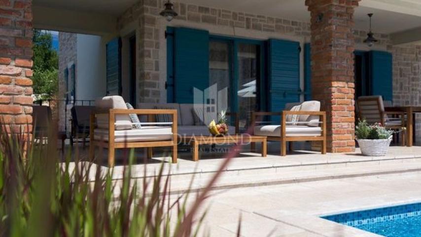 OTOK KRK, PREKRASNA VILLA S BAZENOM