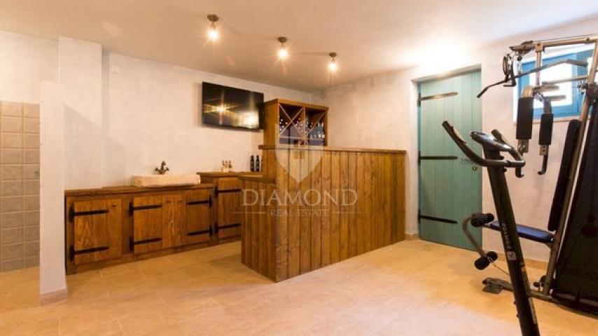 OTOK KRK, PREKRASNA VILLA S BAZENOM