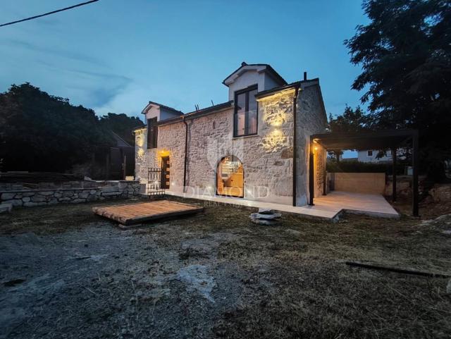 Labin, obnovljena istarska kamena kuća