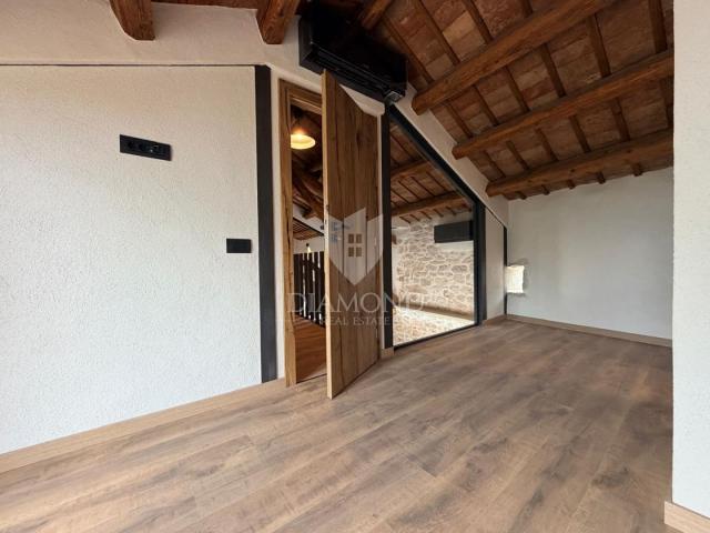 Labin, obnovljena istarska kamena kuća
