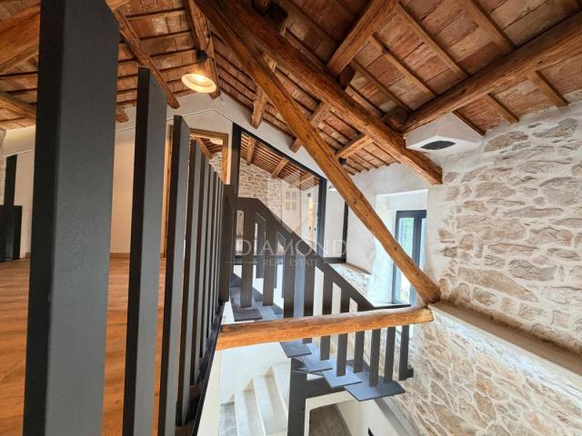 Labin, obnovljena istarska kamena kuća