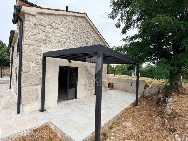 Labin, obnovljena istarska kamena kuća