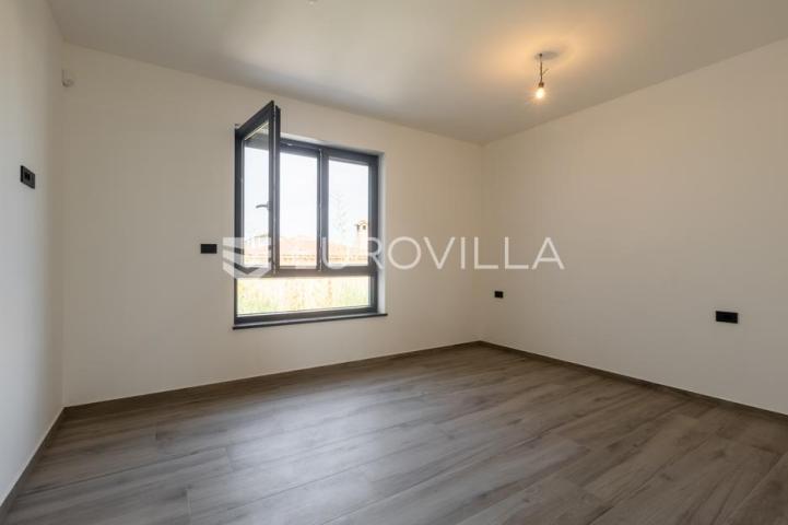 Medulin, kvalitetna i moderna duplex kuća B, s grijanim bazenom 30 m² i garažom, 146 m²