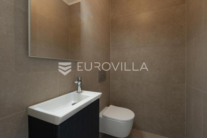 Medulin, kvalitetna i moderna duplex kuća B, s grijanim bazenom 30 m² i garažom, 146 m²