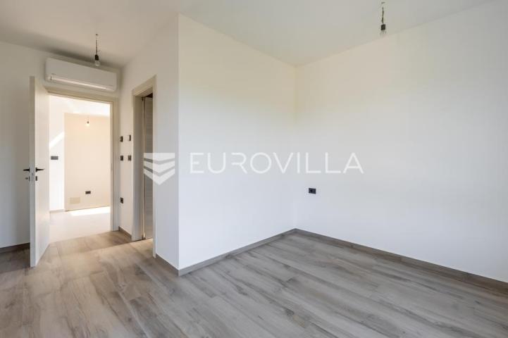 Medulin, kvalitetna i moderna duplex kuća B, s grijanim bazenom 30 m² i garažom, 146 m²