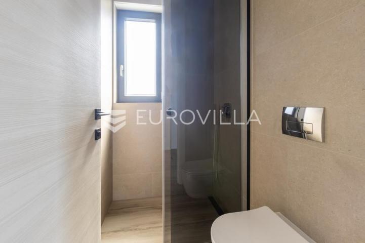 Medulin, kvalitetna i moderna duplex kuća B, s grijanim bazenom 30 m² i garažom, 146 m²