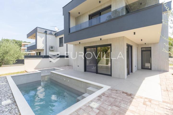 Medulin, kvalitetna i moderna duplex kuća B, s grijanim bazenom 30 m² i garažom, 146 m²