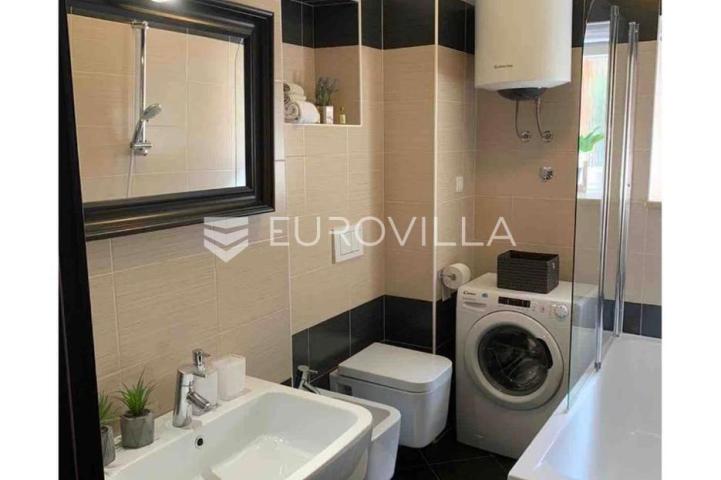 Istra, Pula, renovirana i namještena kuća nedaleko pulske Arene, 93 m², dvorište 63 m²