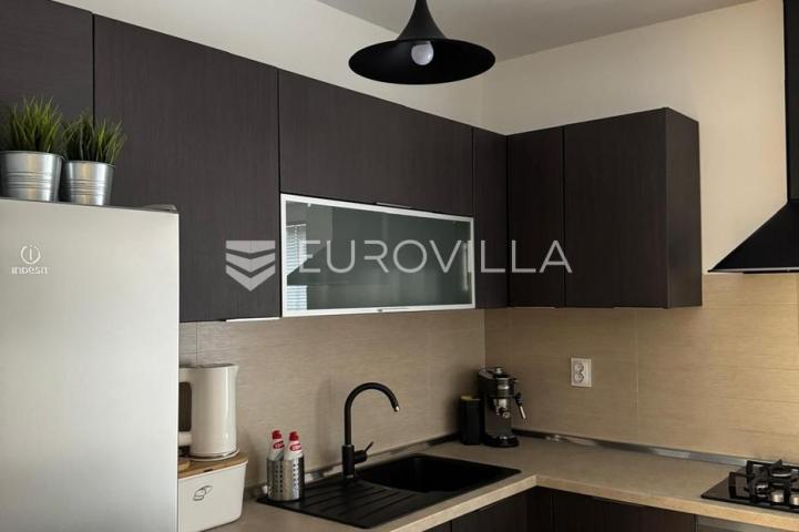 Istra, Pula, renovirana i namještena kuća nedaleko pulske Arene, 93 m², dvorište 63 m²