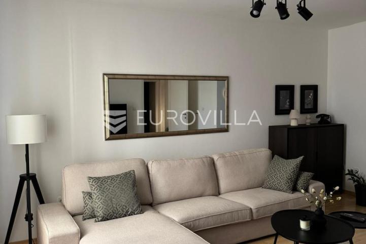 Istra, Pula, renovirana i namještena kuća nedaleko pulske Arene, 93 m², dvorište 63 m²