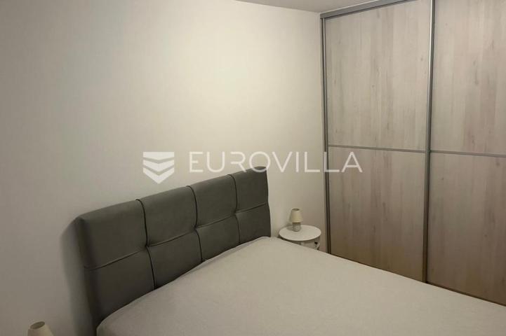 Istra, Pula, renovirana i namještena kuća nedaleko pulske Arene, 93 m², dvorište 63 m²