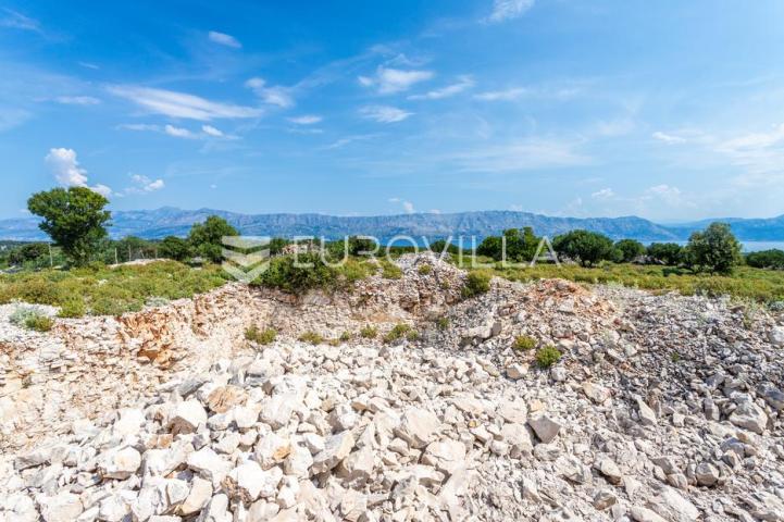 Otok Brač, Pučišća, ekskluzivna investicija, zemljište ukupne površine 10.343 m² s građevinskom dozv