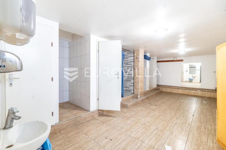 Zagreb, Sesvete, poslovni prostor na dvije etaže, 443,27 m²