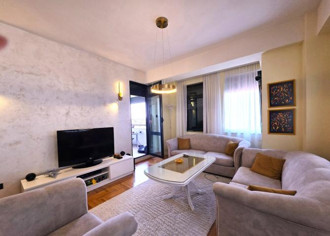 Dvosoban lijepo namješten stan, 76m2, Centar, Podgorica