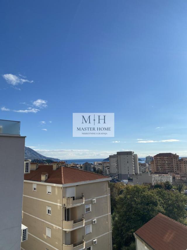 Luksuzan stan u Budvi sa panoramskim pogledom na more