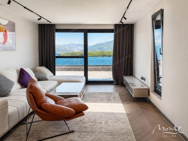Moderan jednosoban stan s panoramskim pogledom na more na Luštici
