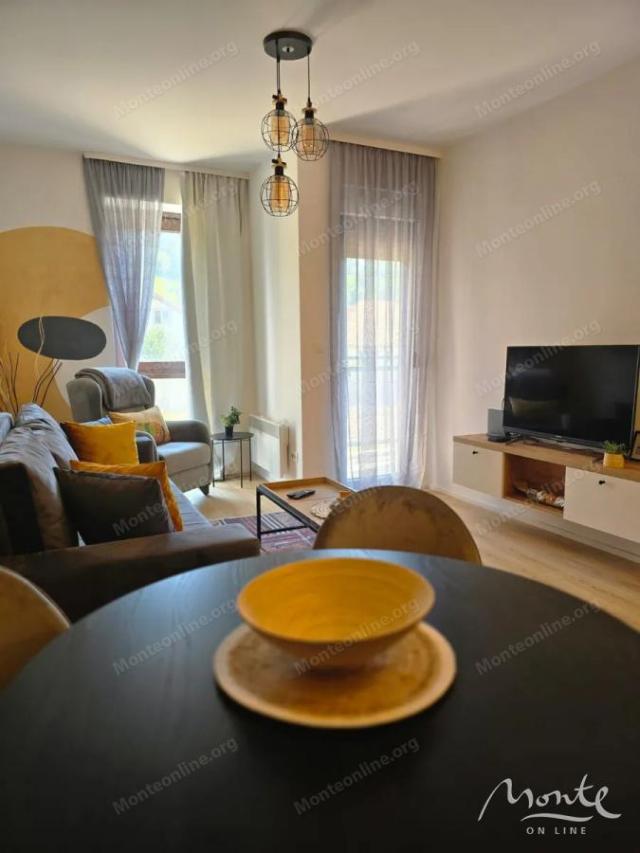 Namješten jednosoban stan sa podzemnom garažom u Kolašinu