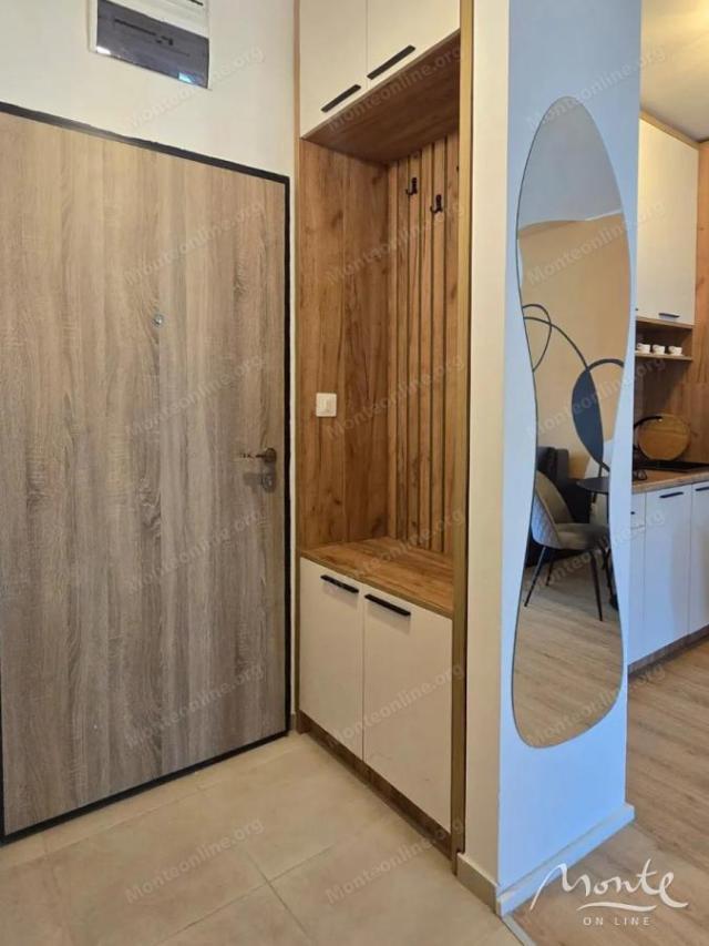 Namješten jednosoban stan sa podzemnom garažom u Kolašinu