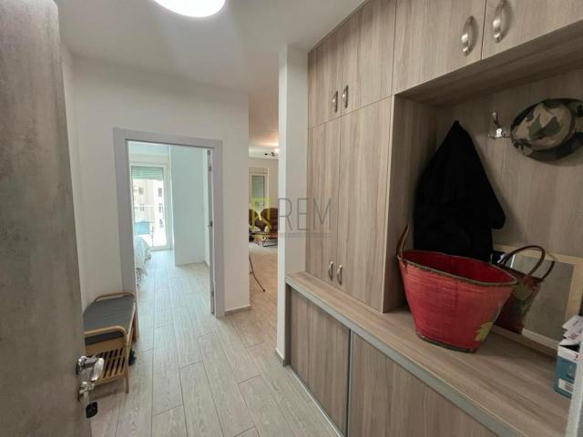 Prodajemo- nov namješten dvosoban stan, površine 90m² (+ terase), u Bečičima