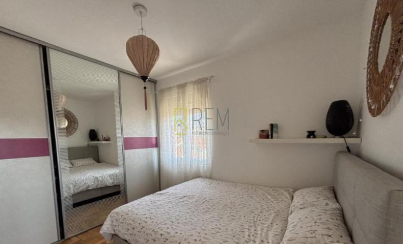 Prodajemo-kompletno namješten dvosoban 61m2, Tološi