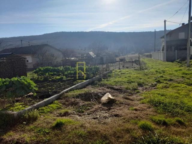 PRODAJA – PLAC SA KUĆOM, SPUŽ