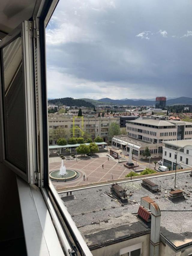 Prodajemo- trosoban, renoviran stan 86m2, u strogom Centru grada
