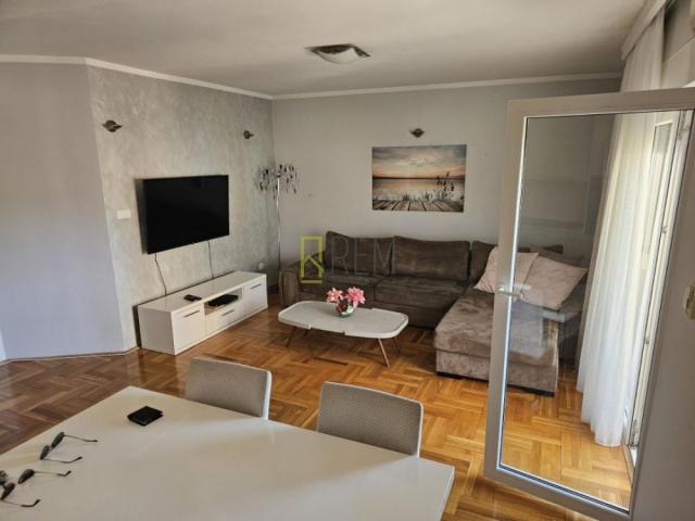 Prodajemo- namješten, dvosoban stan, površine 80m2, u naselju Zagorič