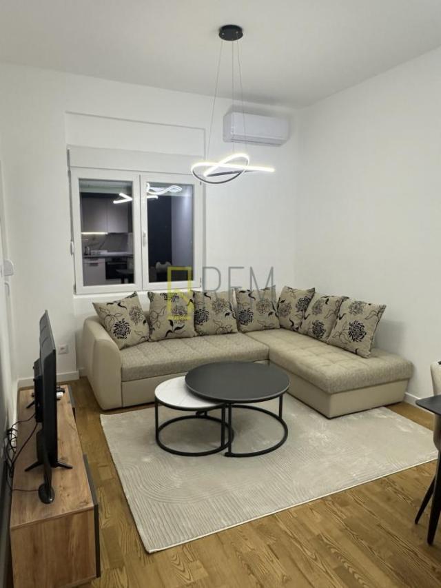Prodajemo- nov jednosoban kompletno namješten stan površine 39 m2, River bank