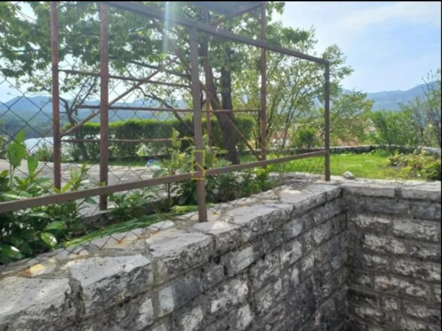 PRODAJA – PORODIČNA KUĆA, CETINJE