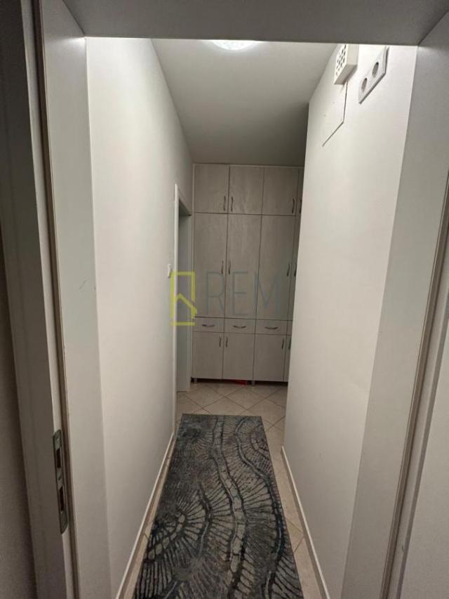 Prodajemo- dvosoban, kompletno namjesten stan 56m2 na Zabjelu