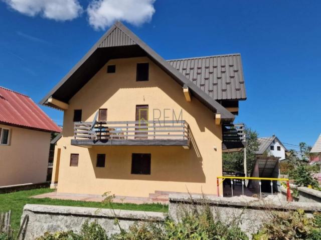 Prodaja- kuca 242m2 u centru Zabljaka