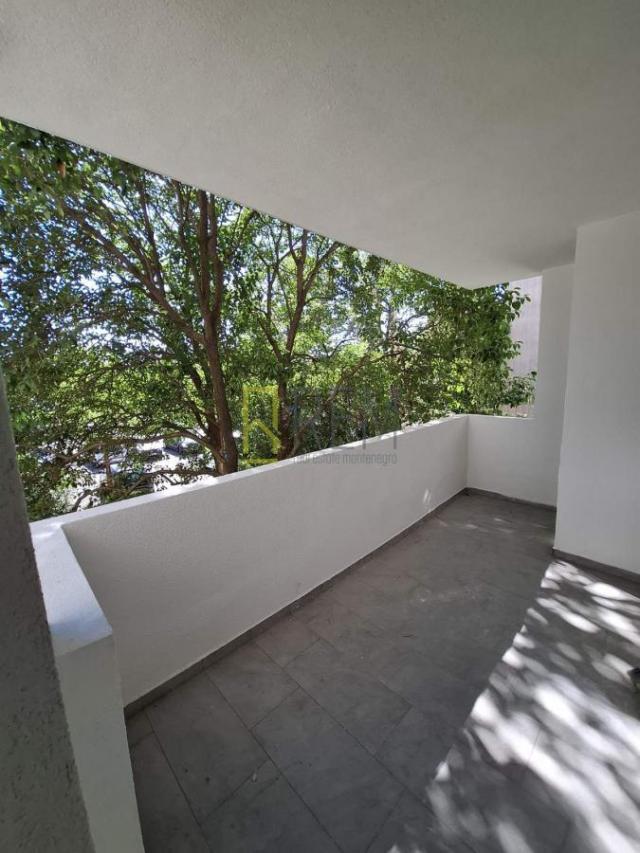 Prodajemo- dvosoban renoviran stan površine 71m² na Zabjelu