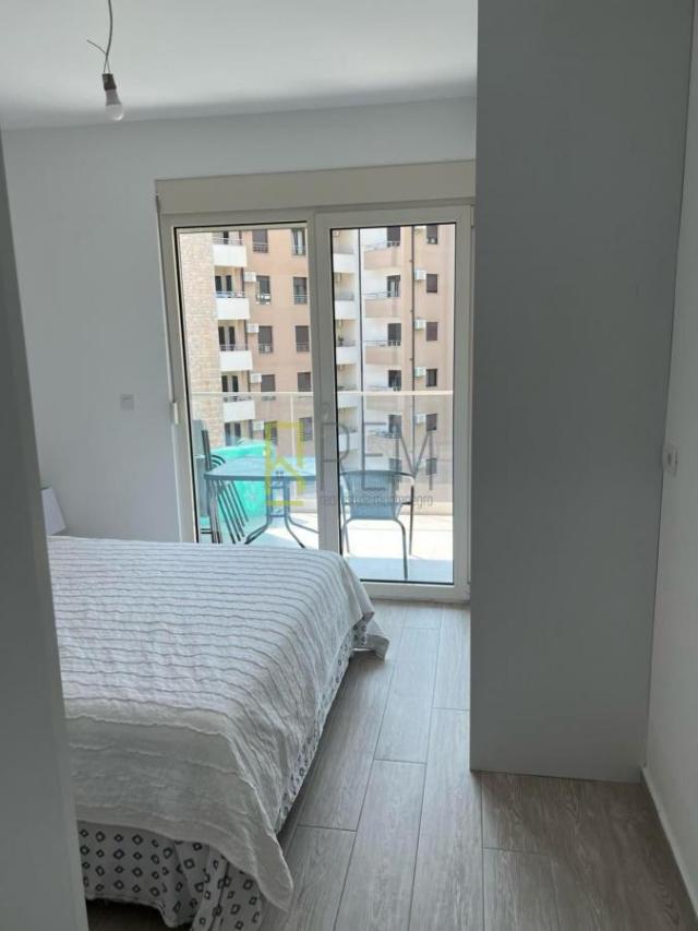 Prodajemo- nov namješten dvosoban stan, površine 90m² (+ terase), u Bečičima