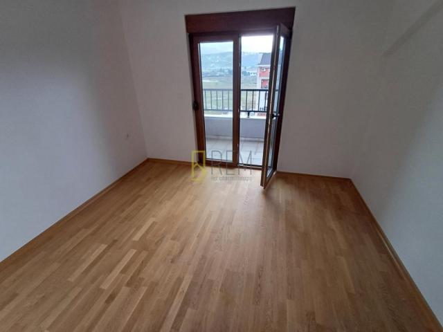 Prodajemo- prostran, jednosoban stan 52m2 na Starom Aerodromu