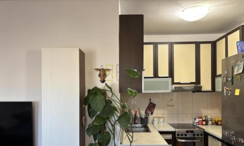 Prodajemo-kompletno namješten dvosoban 61m2, Tološi