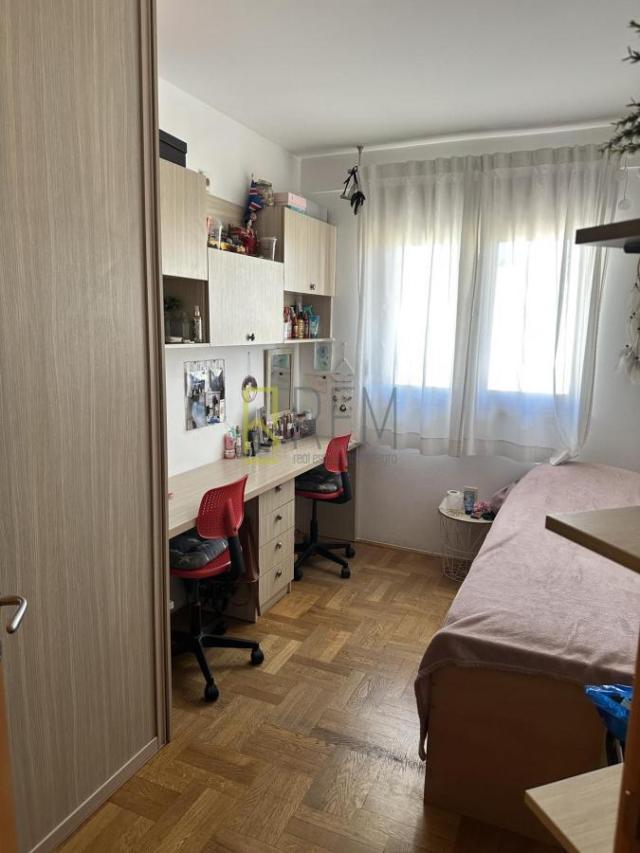 Prodajemo- trosoban stan 81m2 na Starom Aerodromu sa garazom