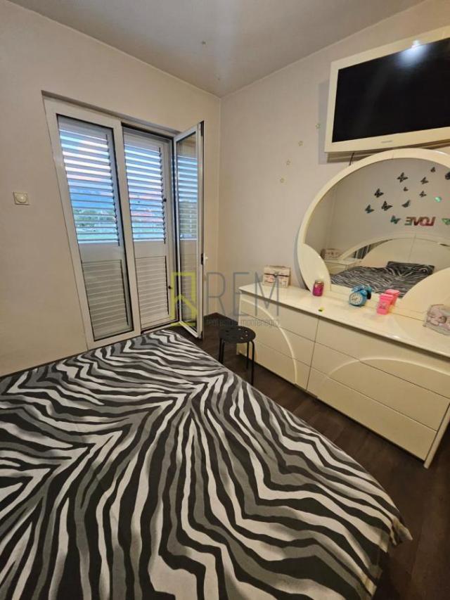 Prodajemo- kompletno namjesten dvosoban stan površine 65m², Centar