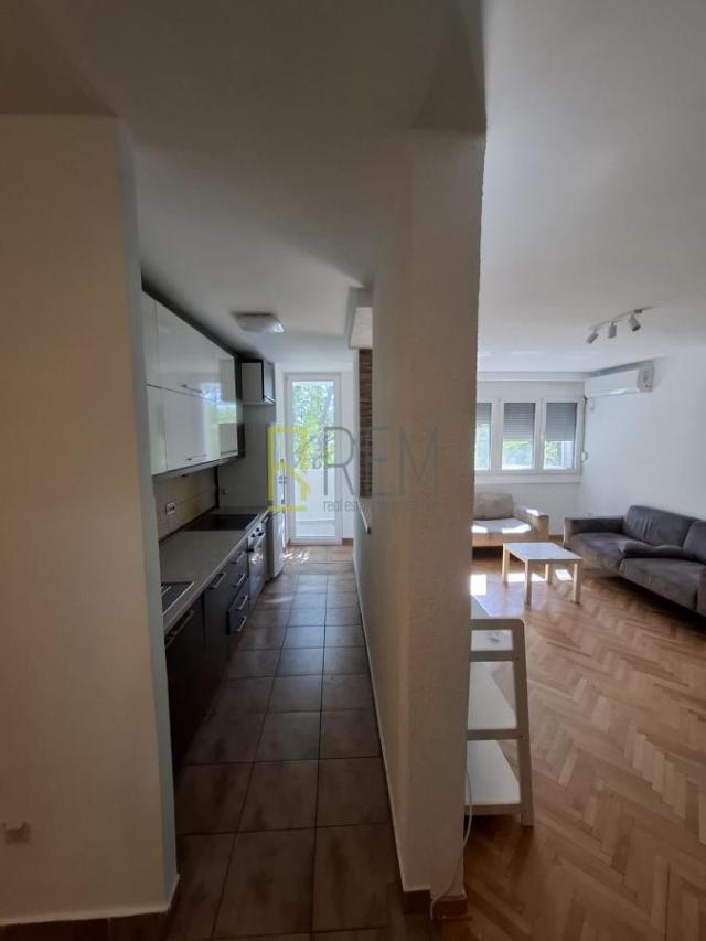 Prodajemo- dvosoban renoviran stan površine 71m² na Zabjelu