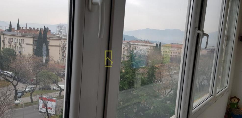 Izdavanje- dvosoban stan, Preko Morace