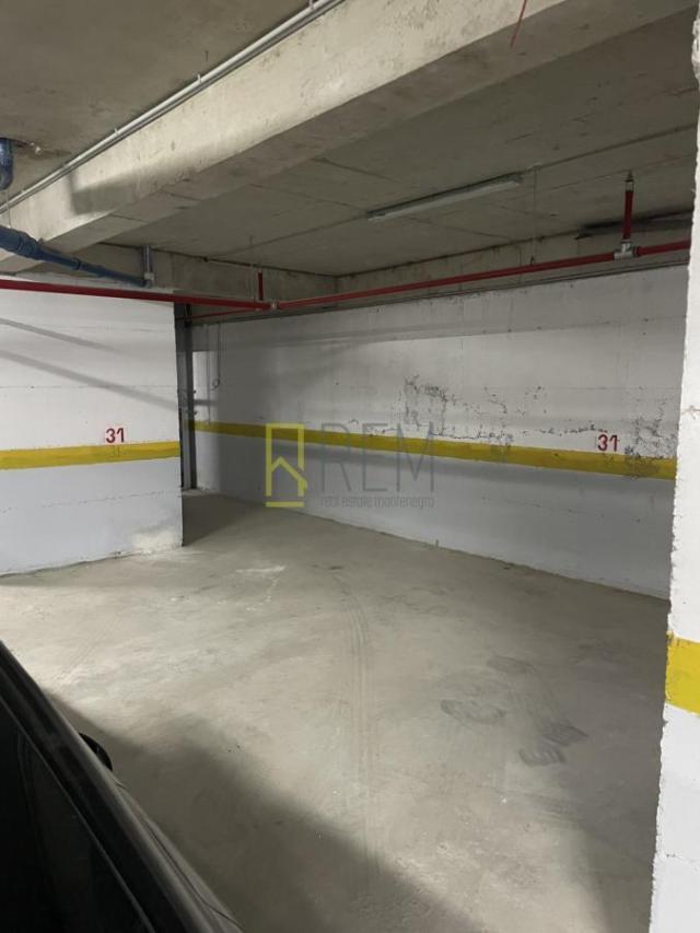 Prodaja garažno mjesto u Becicima