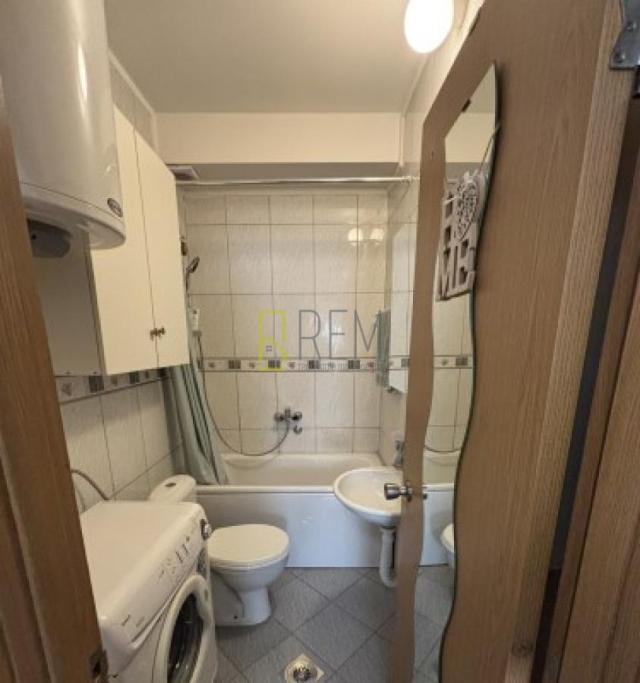 Prodajemo-kompletno namješten dvosoban 61m2, Tološi