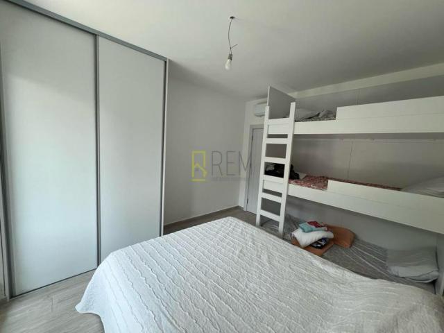 Prodajemo- nov namješten dvosoban stan, površine 90m² (+ terase), u Bečičima