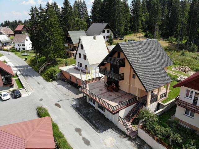 Prodaja- kuca 242m2 u centru Zabljaka