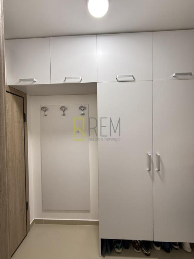 Prodajemo-kompletno namjestena garsonjera 25m2 u Master Kvartu