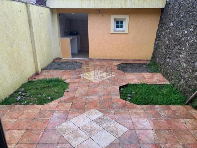 Prodajemo kucu u Staroj Varosi, povrsine 100m2 sa dvoristem