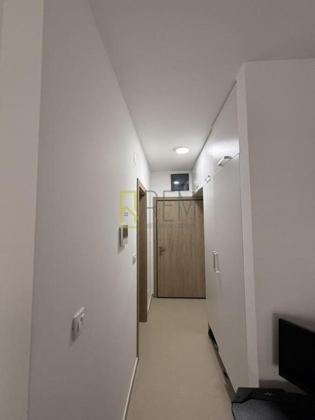 Prodajemo-kompletno namjestena garsonjera 25m2 u Master Kvartu